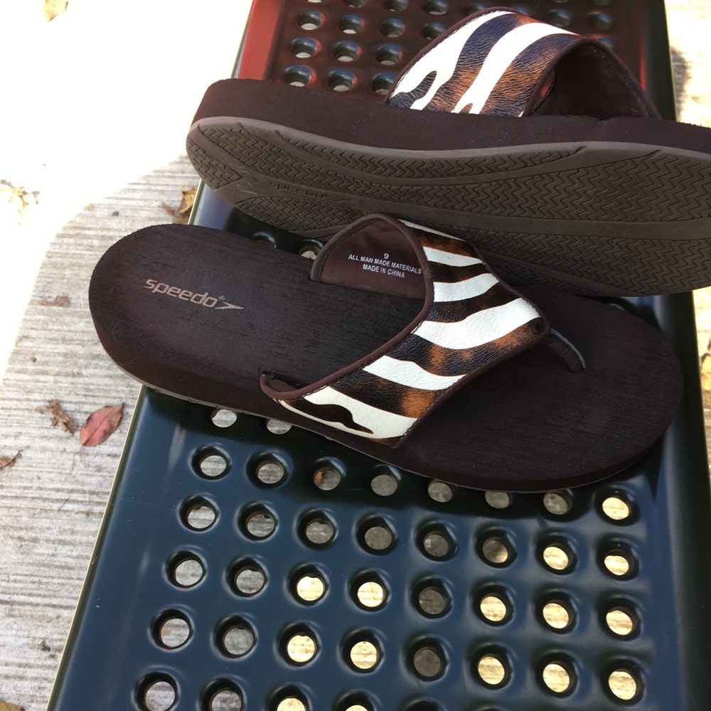 Speedo leather flip flops